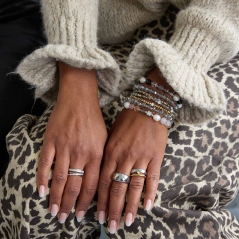 Ring CLAIRE – Grafische Eleganz im Two Tone Look