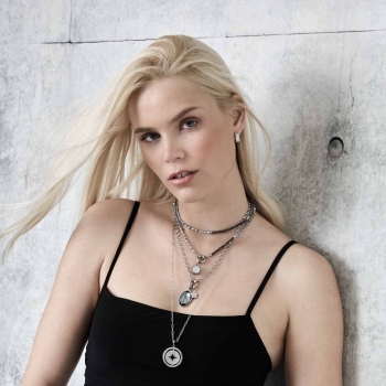 SARAH – Quadratischer Glanz im Pavé-Stil