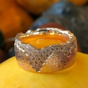 585 Ring Morgenröte mit 0,75 ct Brillanten.