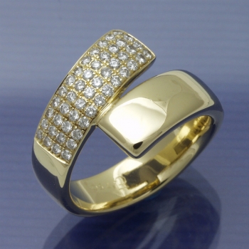 Ring aus 750/°°° Gelbgold 0,44 ct