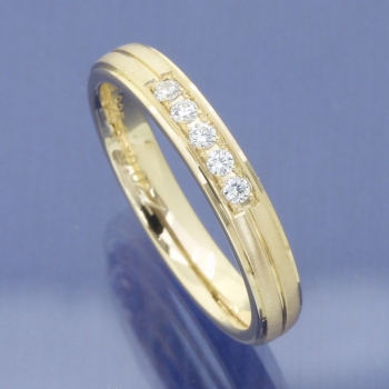 Memoire Ring aus Apricotgold mit 5 Brillanten