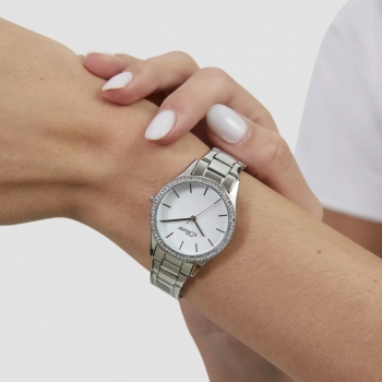 s.Oliver Damenuhr – Zeitlose Eleganz mit funkelndem Akzent