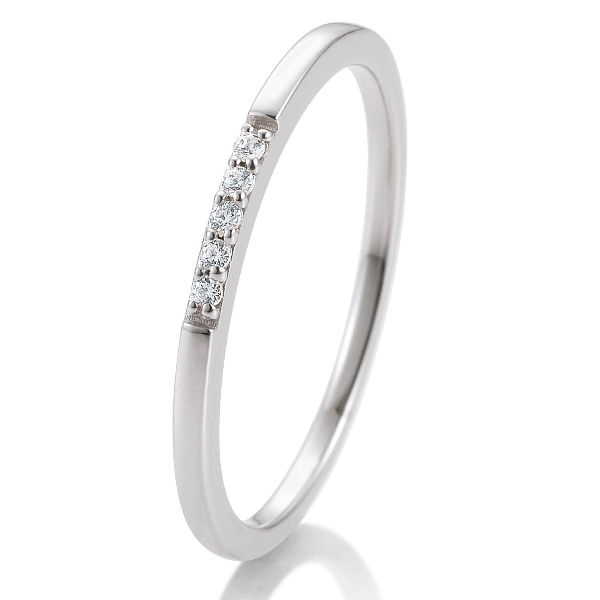 Vorsteckring 585 Weissgold mit 0,038 ct w/si Brillanten.